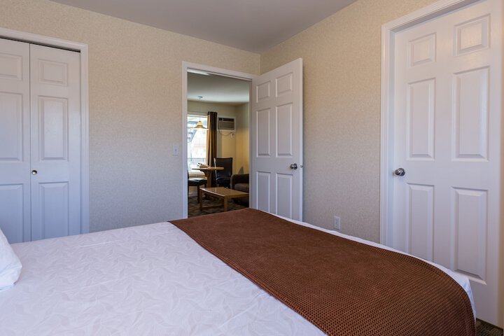 Room 32 of 60