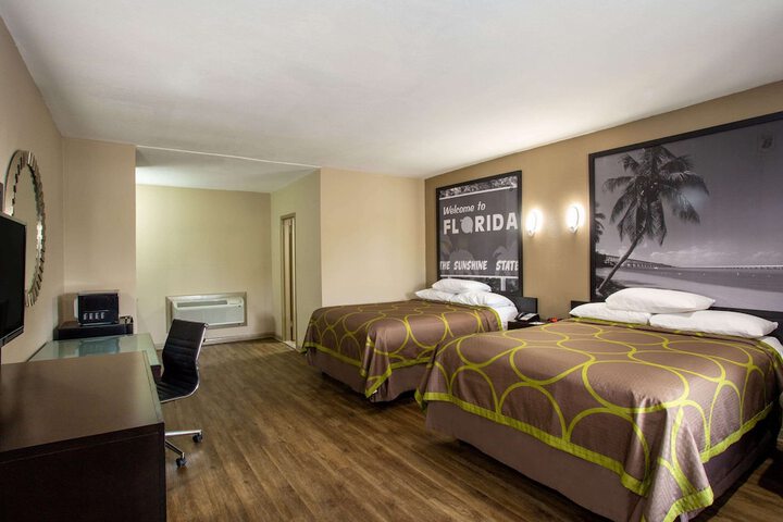 Room 8 of 16