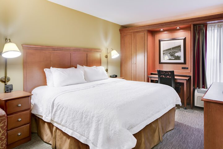 Pittsburgh Airport Inn and Suites