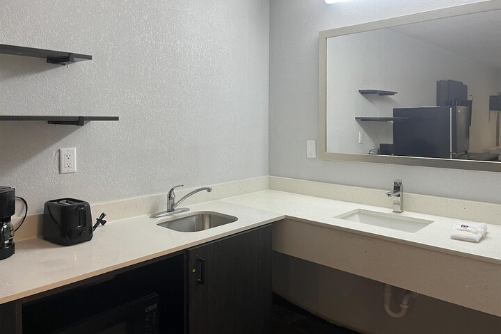 Studio 6 Suites Hurricane Wv