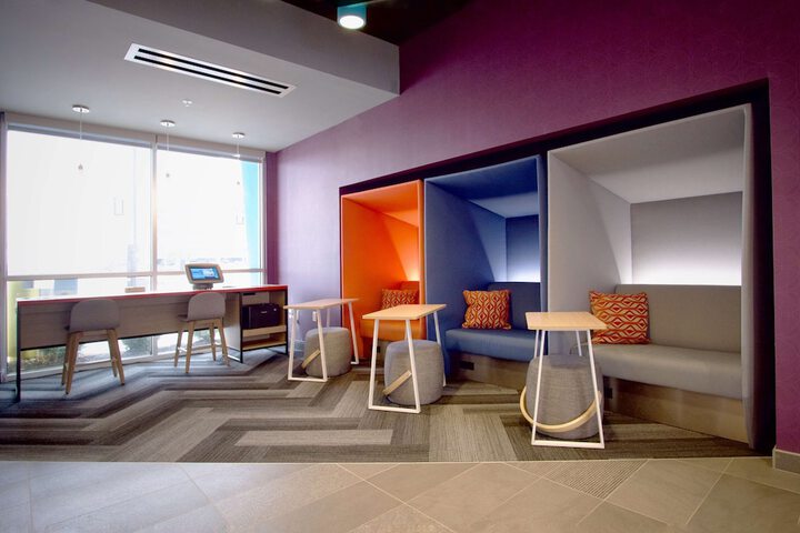 Business Center 36 of 37