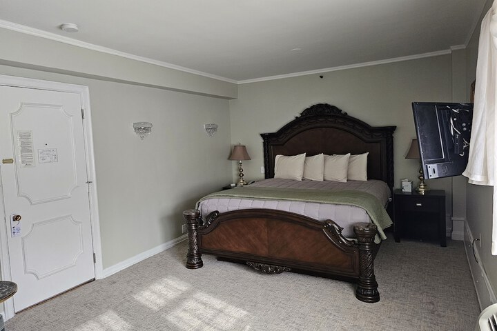 Lowell Inn