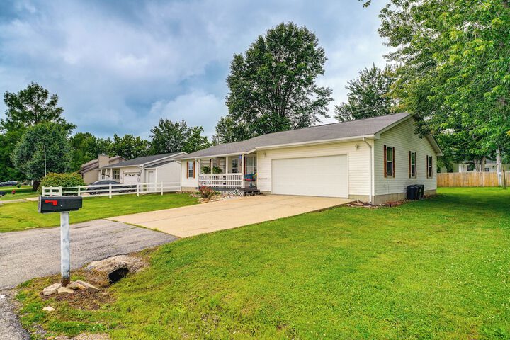 Charming St. James Home Near Maramec Spring Park!