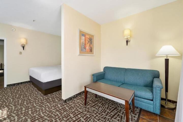 Room 28 of 71