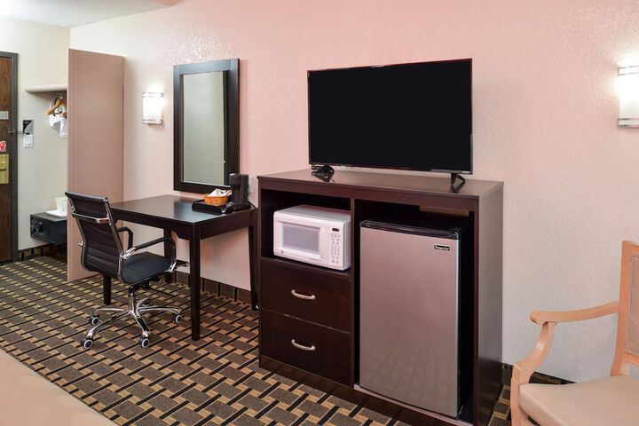 Room 12 of 37