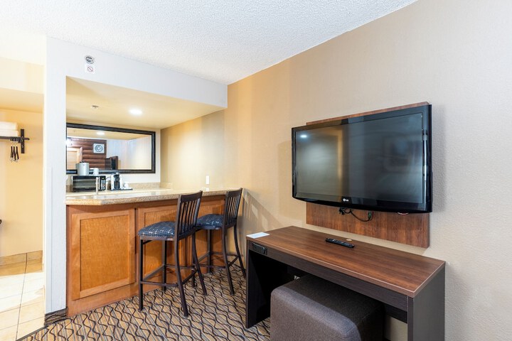 Grand Canyon Hotel and Suites