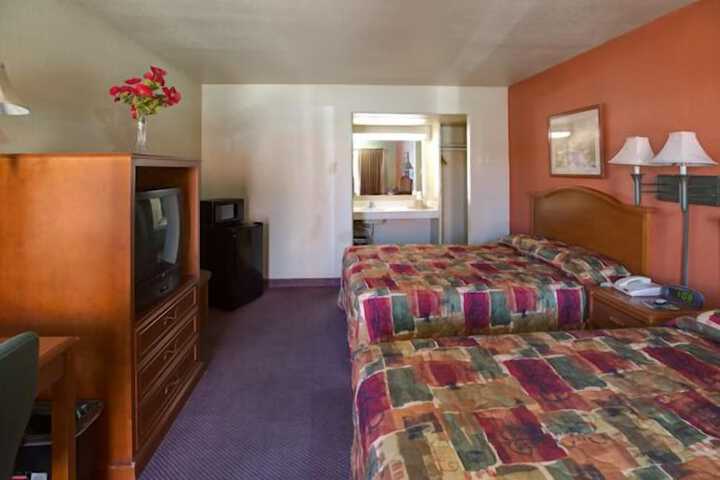 Room 8 of 11