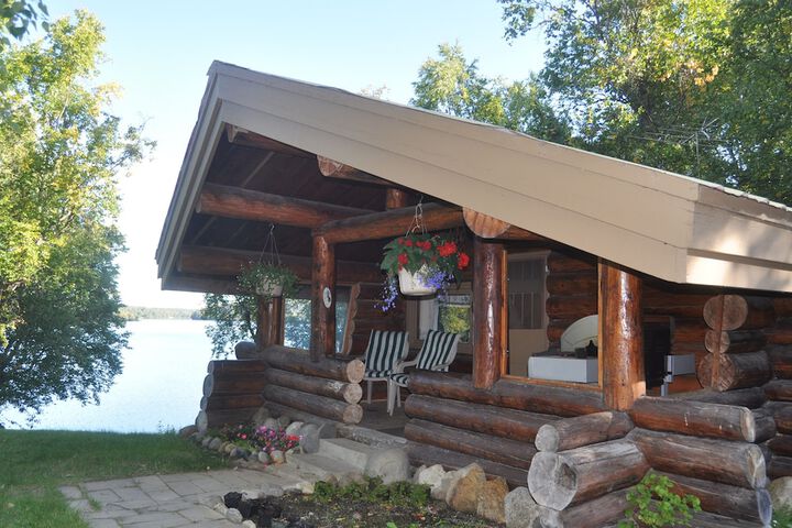 Daniels Lake Lodge B & B