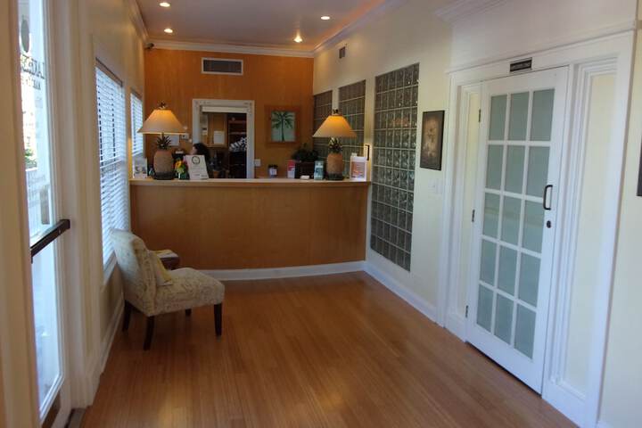 Marco Island Lakeside Inn