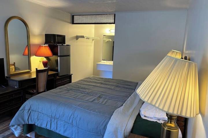 Room 5 of 8