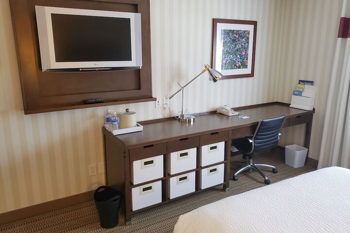 Room 16 of 37
