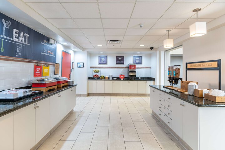 Hampton Inn & Suites Hartford-Manchester