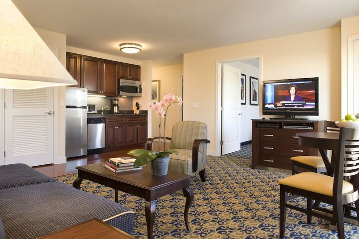 Newport Beach Hotel & Suites
