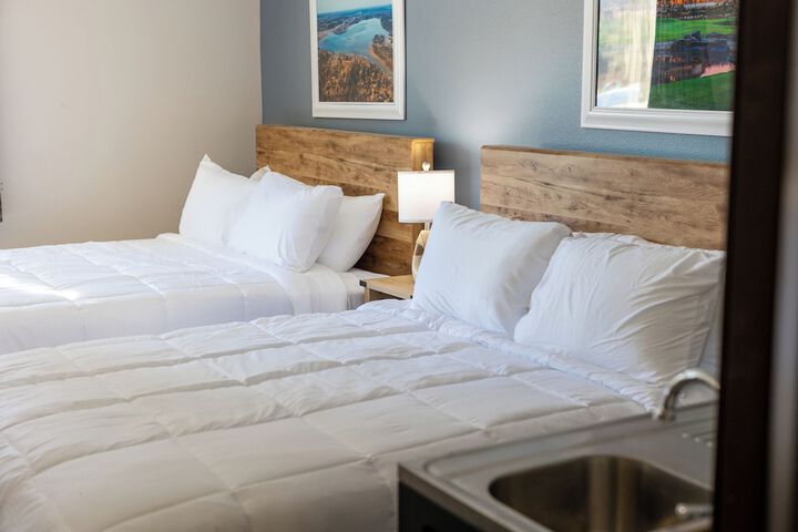 Nisswa Hotel and Suites