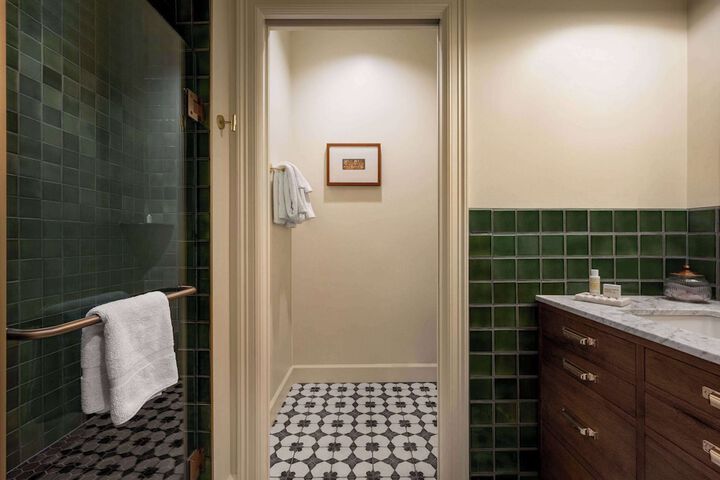 Room 50 of 83