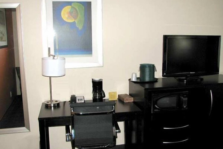 Room 13 of 21