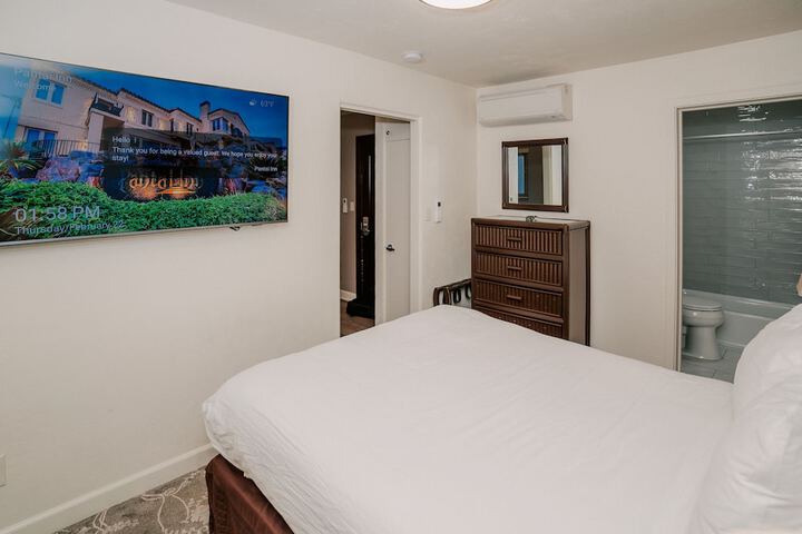Room 102 of 283