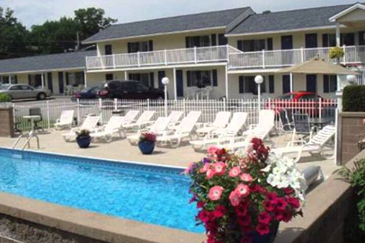 FOOTBRIDGE BEACH MOTEL