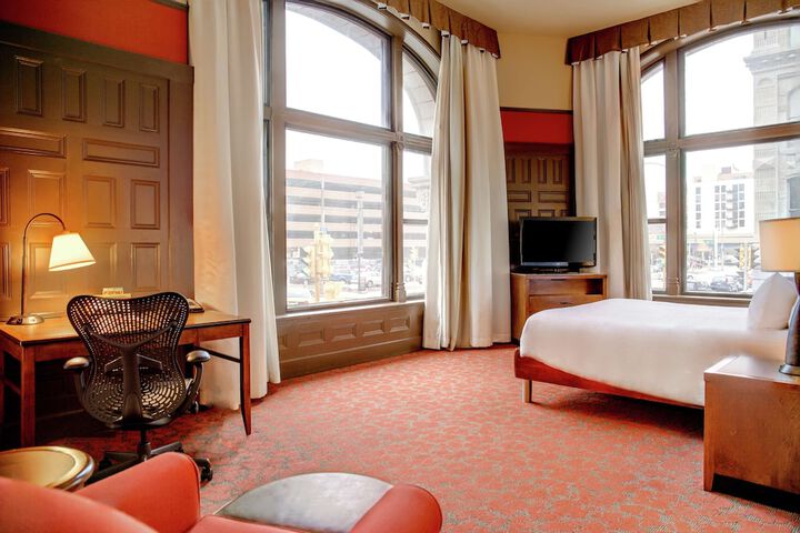 Room 27 of 76