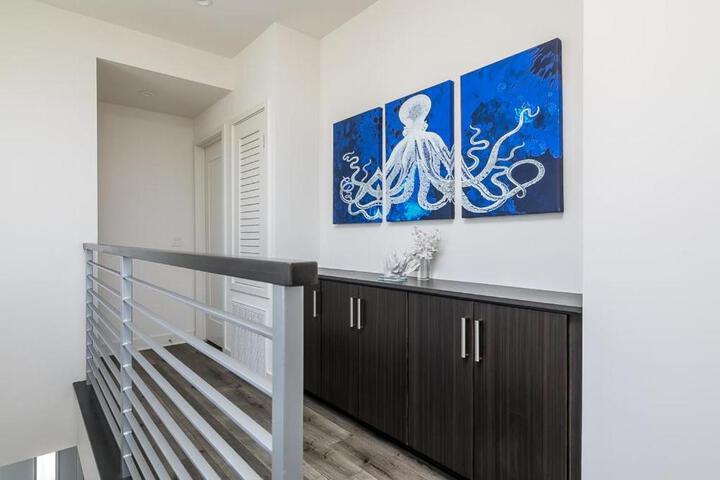Ocean View 3 Bedrooms Condo just steps from the park, pier & water!