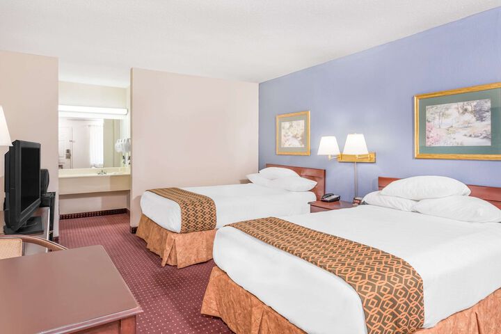 Days Inn by Wyndham Lavonia