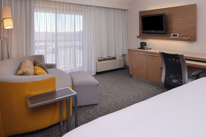 Country Inn & Suites by Radisson Brown Deer - Milwaukee North