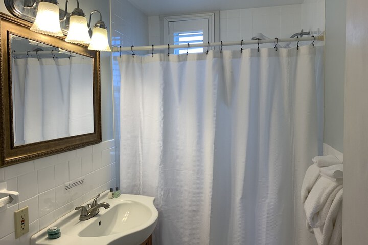 Room 169 of 231