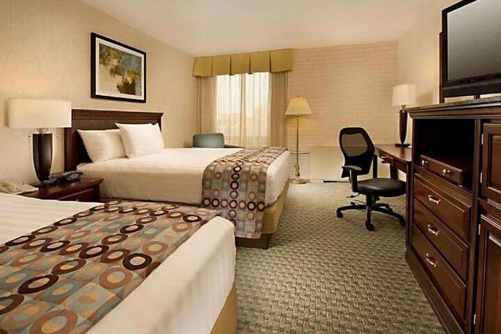 Room 11 of 28