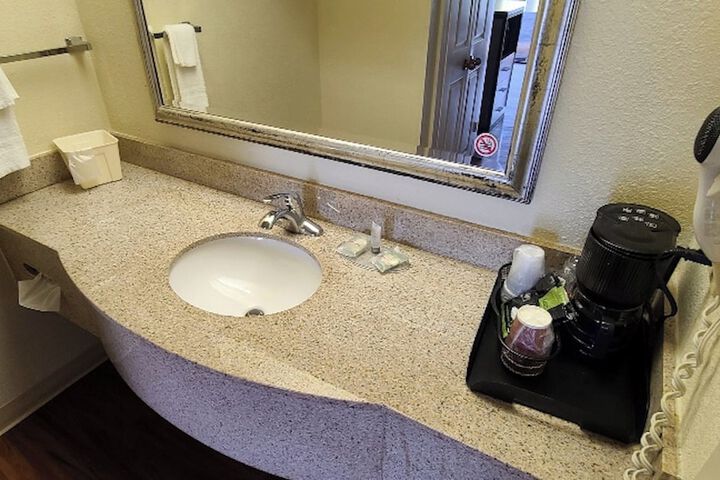 Red Roof Inn & Suites Cornelius – Lake Norman