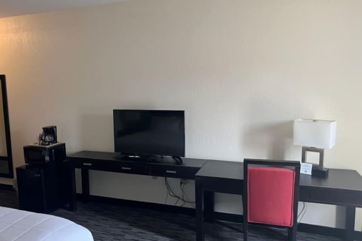 American Inn and Suites Houghton Lake