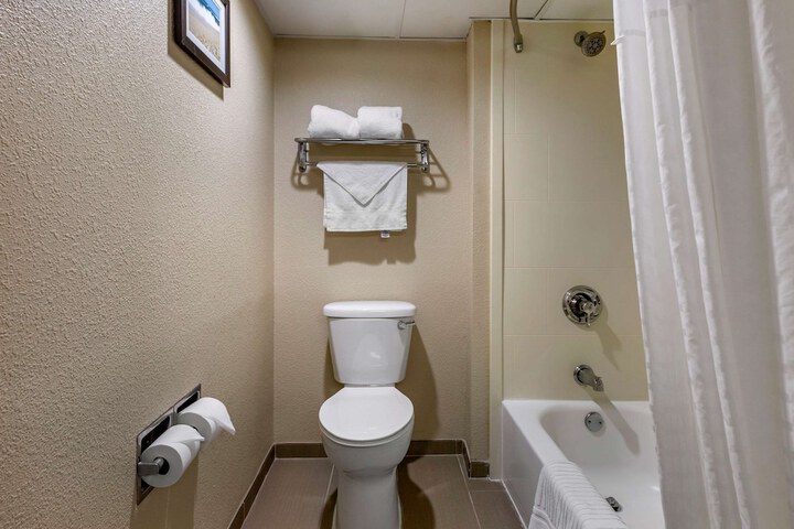 Room 6 of 32