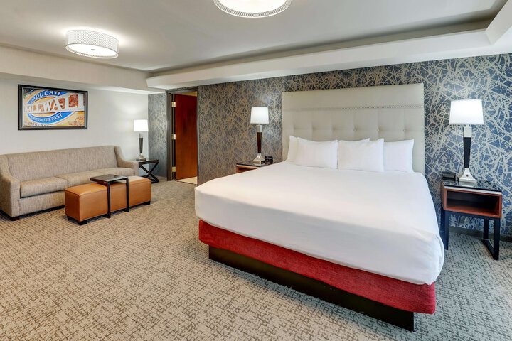 Room 32 of 61