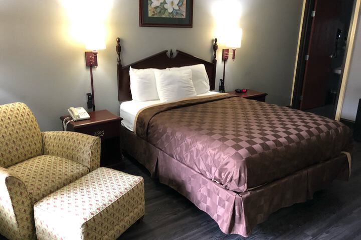 Room 5 of 6