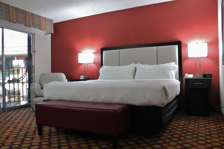 Room 32 of 81