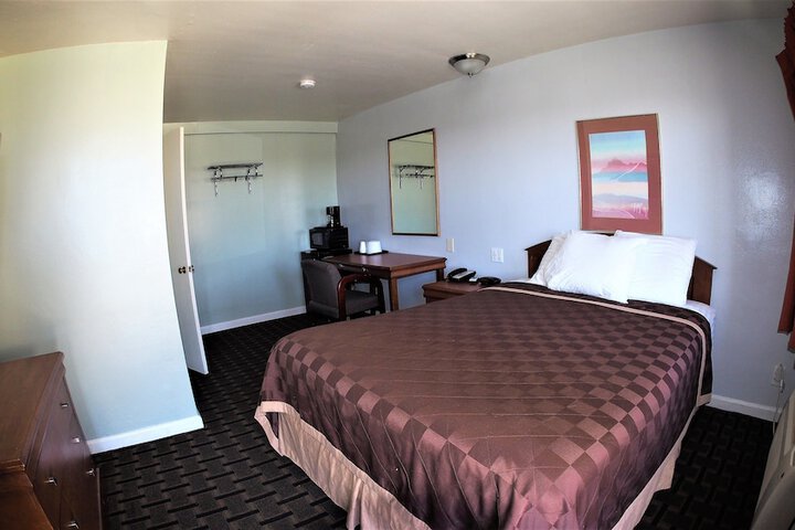 Room 33 of 37