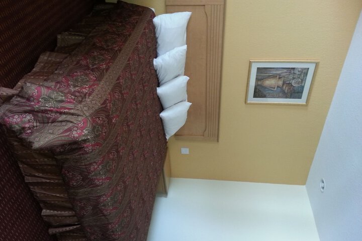 Room 7 of 35