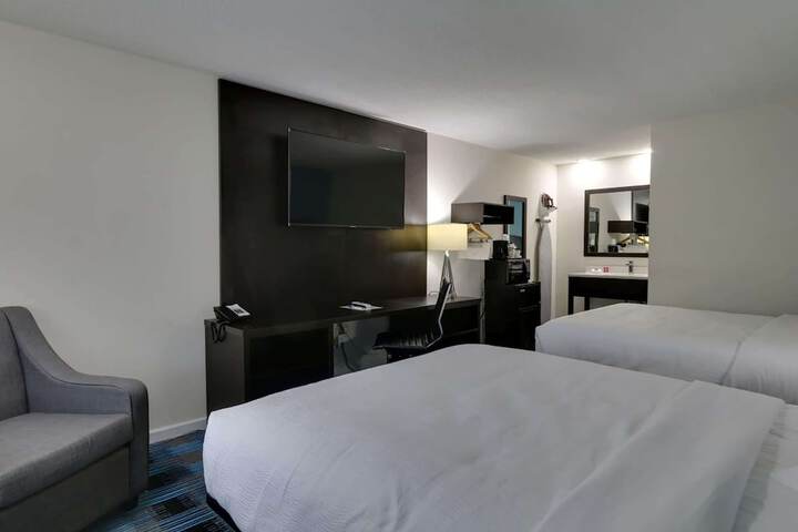 Room 5 of 17