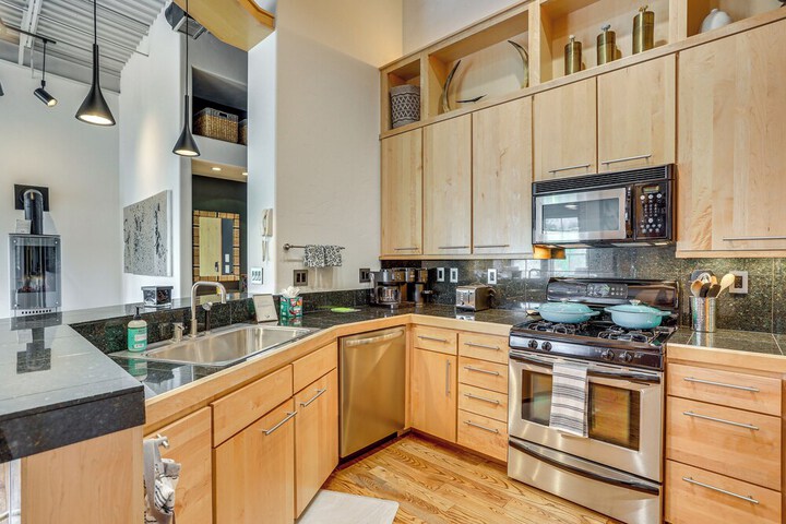 Near Trail: Dtwn Eagle Ranch Condo w / Balcony