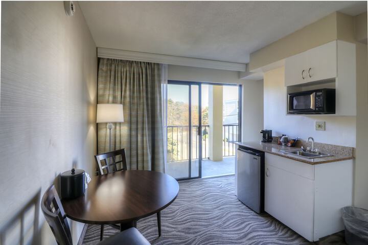 The Breakers Hotel & Suites