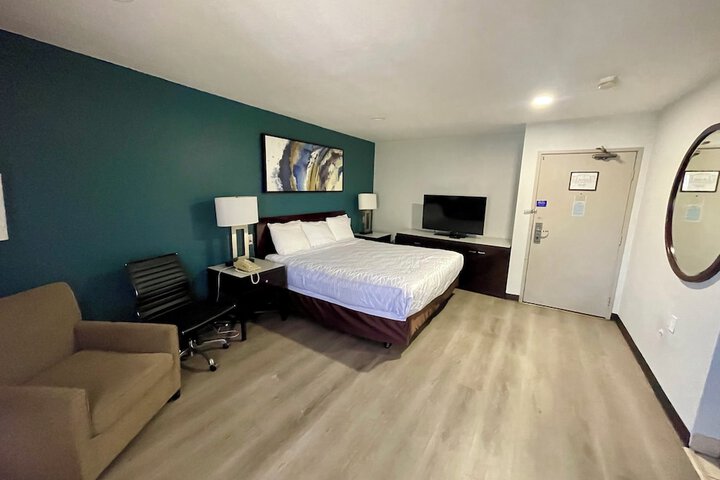 Room 25 of 39