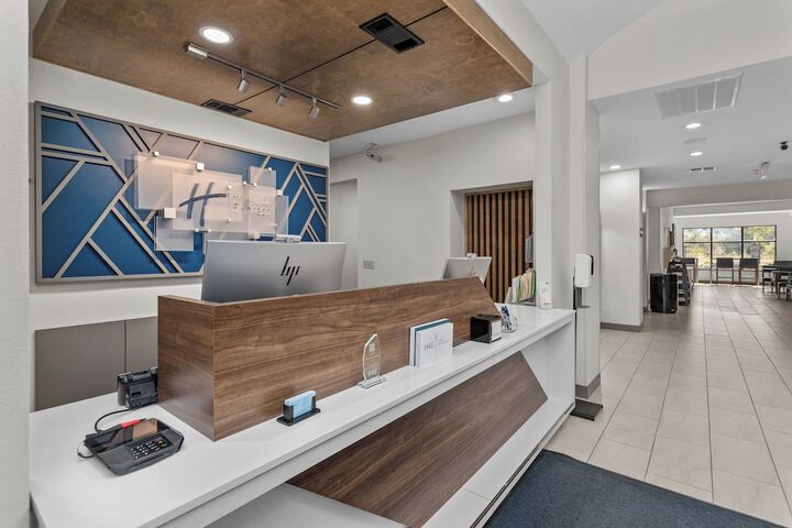 Hotel 8 of 65