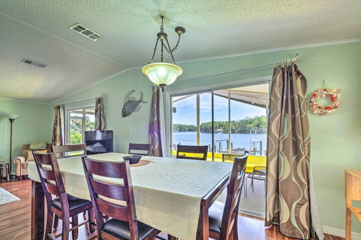 Anglers Getaway: Homosassa Home w / Boat Dock!