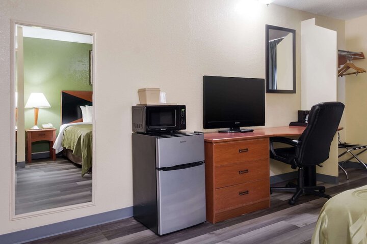 Room 26 of 59