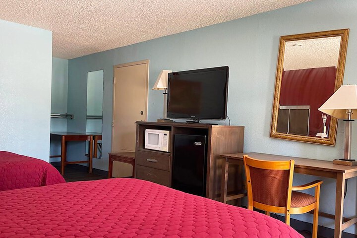 Room 33 of 38