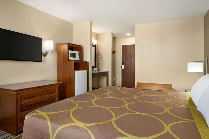 Room 8 of 29