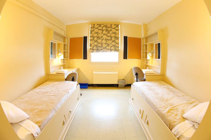 Room 17 of 38