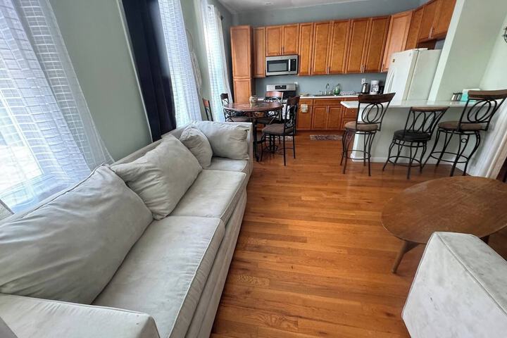 Huge 3 Bedrooms Apt 15 Minutes to NY City