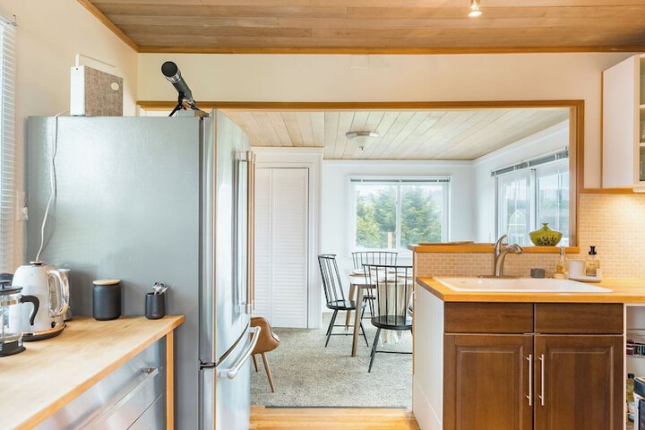 Swan Lake Cottage by Avantstay Views + Firepit