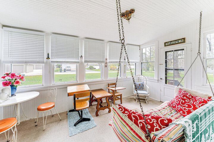 Twin Lakes Cottage: Walk to Elizabeth Lake!