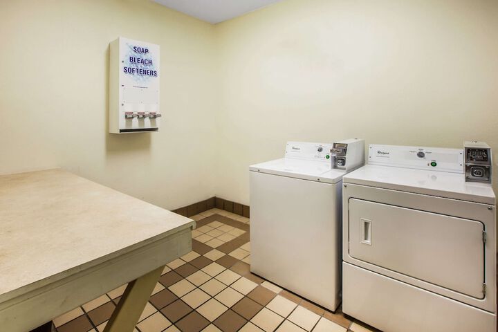 Room 8 of 32